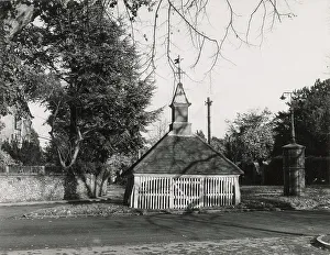 The old village well at Banstead, Surrey, England. This was the only water supply from the Middle Ages. Today, it is preserved as a monument. Date: 1950s