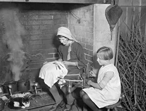 Images Dated 11th September 2012: Old & Young Lacemakers