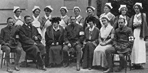 Paignton Collection: At the Oldway military hospital in Paignton, Devon, WW1