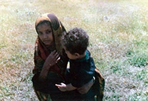 Images Dated 25th July 2016: Omani girl and a young boy in Oman