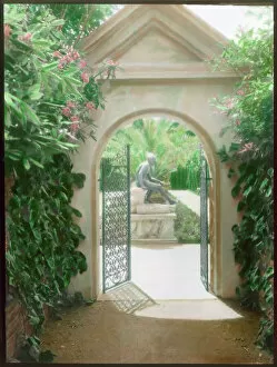 Path Gallery: Open gateway into an Italian garden