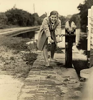 Canals Collection: Opening a lock at Brentford, 1930