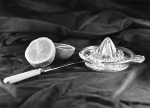 Images Dated 29th March 2018: ORANGE SQUEEZER