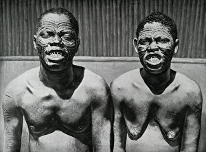Images Dated 14th September 2015: Ornamental scars on face and sharpened and filed teeth