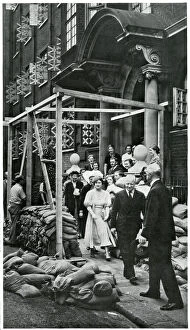 Images Dated 29th April 2019: Outbreak of WWII - Queen visits Vincent Square hospital 1939