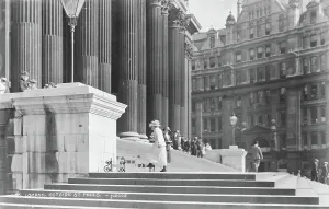 Gathered Prints: Outside St. Paul's Cathedral