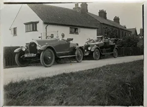 Wentworth Postcard Collection Gallery: Overland Country Club Vintage Car