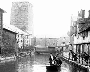 Images Dated 23rd August 2018: Oxford Canal and Castle, Victorian period