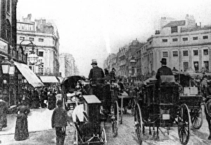 Images Dated 11th August 2011: Oxford Street Traffic