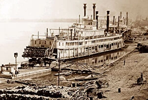 Memphis Collection: Paddle steamers on the Mississippi River at Memphis, USA