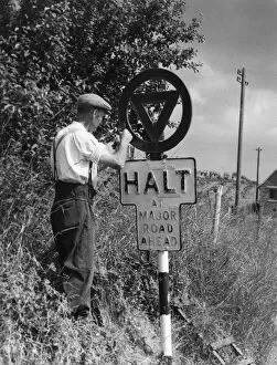 Constant Gallery: Painting a Road Sign