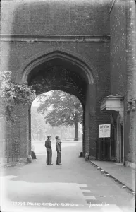 Palace Gateway, Richmond