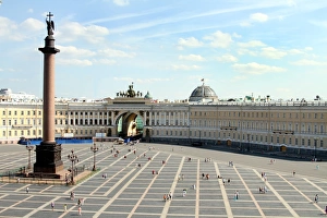 Images Dated 20th August 2011: Palace Square in St Petersburg, Russia