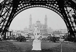 Exposition Collection: Palais du Trocadero framed by the Eiffel Tower