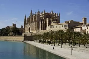 Images Dated 15th April 2013: Palma - Cathedral Sa Seu, Almudaina Palace, Bishop Palace