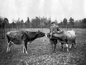 Images Dated 6th February 2012: Pantomime artist Will Evans on his farm