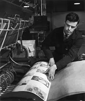 Heinz Prints: Paper is placed in the printing press