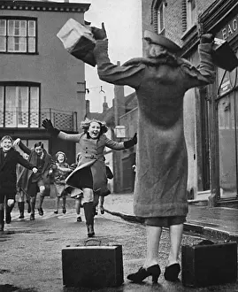 Happiness Prints: Parents visit evacuated children, WWII