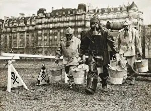 Precaution Prints: Paris air raid precautions WWII