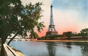 Images Dated 12th March 2019: Paris, France - La Tour Eiffel and Avenue de New York