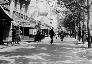 Paris Street Scene