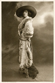 Images Dated 20th January 2017: Parisian woman 1908