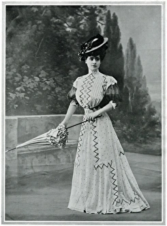 Images Dated 12th August 2017: Parisian woman wearing picture hat 1907