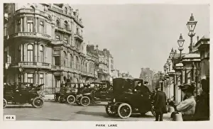 Pedestrains Prints: Park Lane - Brook Street Gate - London