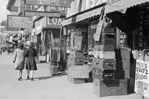 Minneapolis Prints: Pawnshops and secondhand stores in Gateway District, Minneap