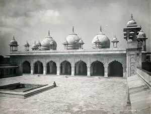 Images Dated 30th April 2021: The Pearl Mosque at Agra, India