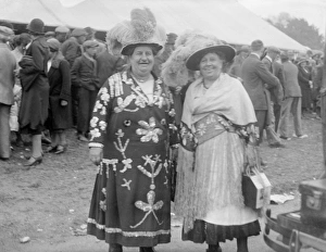 Pearly Gallery: Pearly Queens at Races
