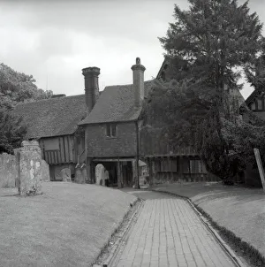 Images Dated 22nd July 2021: Penshurst Churchyard, Kent