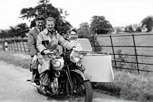 Images Dated 25th April 2016: People on a 1939 Norton motorcycle & sidecar