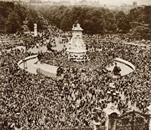 People celebrating VE Day congregating in front of Buckingham Palace where eventually People celebrating VE Day congregating in front of Buckingham Palace where eventually