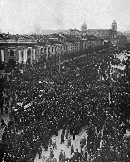 Images Dated 12th May 2017: People in Nevski Prospekt, Petrograd, Russia