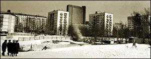 Republics Prints: People walking in a Moscow suburb