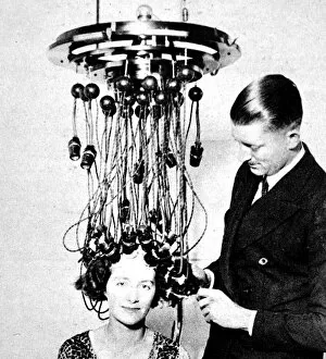Device Gallery: Permanent Hair-Waving machine, 1928