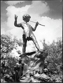 Sculpted Gallery: Peter Pan Statue
