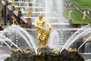 Images Dated 20th August 2011: Peterhof Palace and Garden, St Petersburg, Russia