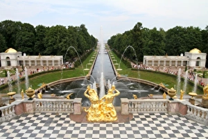 Images Dated 20th August 2011: Peterhof Palace and Garden, St Petersburg, Russia