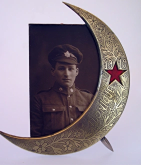 Images Dated 23rd October 2009: Photo frame in the shape of a Turkish crescent