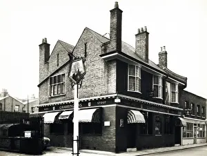 Photograph of Admiral Codrington PH, Chelsea, London