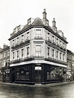 Photograph of Beehive PH, Notting Hill, London