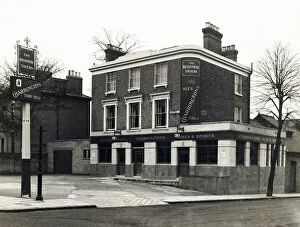 The National Brewery Centre Archives Gallery: Photograph of Belvedere Tavern, Nunhead, London