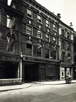 The National Brewery Centre Archives Gallery: Photograph of Black Horse PH, Oxford Street, London