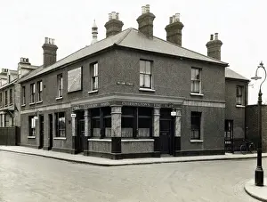 Bricklayers Prints: Photograph of Bricklayers Arms, Grays, Essex