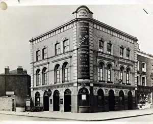 Tavern Prints: Photograph of Brownswood Park Tavern, Haringey, London