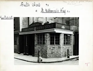 Smithfield Prints: Photograph of Bulls Head PH, East Smithfield (New), London