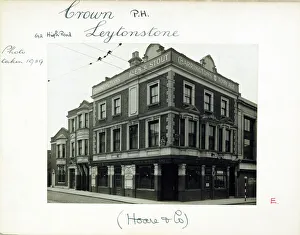 Hoare Prints: Photograph of Crown PH, Leytonstone, London