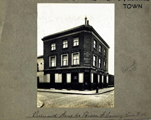 Dartmouth Collection: Photograph of Dartmouth Arms, Canning Town (Old), London